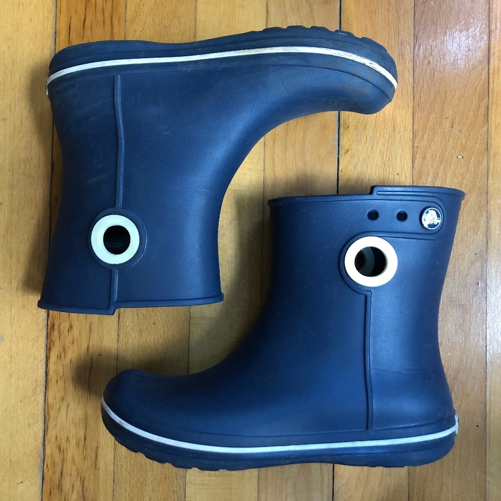 Crocs Women’s Jaunt Shorty Rain Boot in Navy